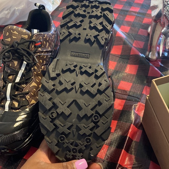 Men Burberry sneakers only worn once and I have receipts - Picture 3 of 3